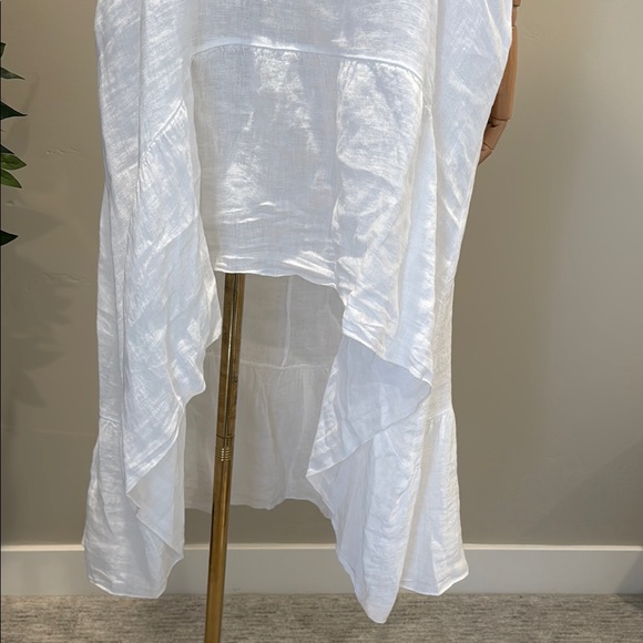 Elegant White Sleeveless Dress - Picture 4 of 9